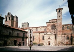 Blick auf die Kathedrale vom Plaza Mayor, erbaut 1150-14. Jahrhundert von School Spanish