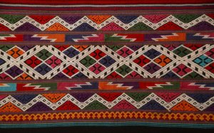 Detail des Tai Lu Stoffes von School Thai
