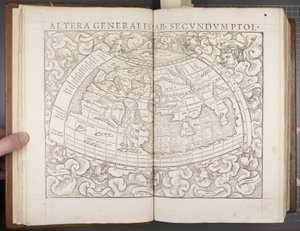 Globus, aus Cosmographia, 1544