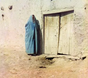 Eine usbekische oder tadschikische Frau, die eine Burka trägt, ca. 1910