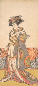 Der dritte Segawa Kikunojo als Frau, die in einem Raum mit Wellenmuster-Dado steht, ca. 1779 von Shunsho
