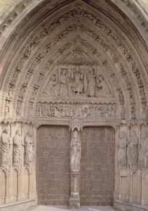 Zentrales Portal der Westfassade