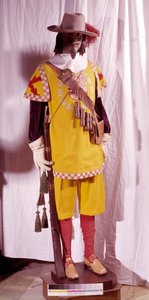Hakenbüchsenkostüm zur Zeit Philipps II. von Spanien (1527-1598). Die Mannequin hält eine Hakenbüchse in der Hand und trägt einen Schulterriemen, an dem die Munition (Pulver für das Gewehr) befestigt ist. Madrid, Armee-Museum