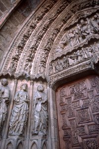 Jamb-Skulpturen des zentralen Portals an der Westfassade