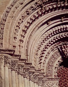 Skulpturales Detail von der Fassade des Hauptportals