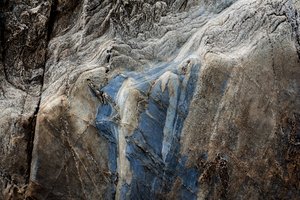Gefalteter blauer Felsen