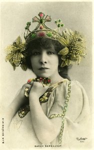 Henriette Rosine Bernard alias Sarah Bernhardt als „Die ferne Prinzessin“, ein Stück von Edmond Rostand (s/w Foto)