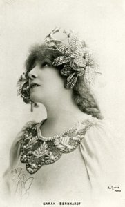 Henriette Rosine Bernard alias Sarah Bernhardt als „Die ferne Prinzessin“, ein Stück von Edmond Rostand (s/w Foto) von Studio Reutlinger