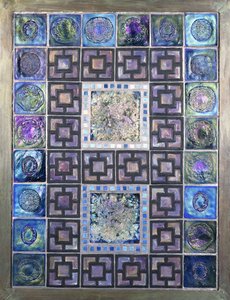 Ein Favrile-Glasfliesen-Panel, geformt mit Blumen und geometrischen Designs, 20. Jahrhundert