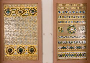 Tiffany-Mosaikglas, links: für die Citizens Bank, Ohio, rechts: für die First National Bank