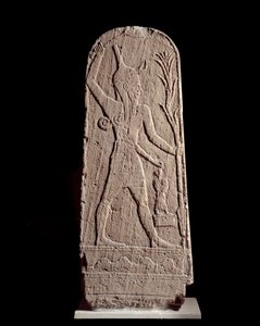 Orientalische Kunst: Stele des Gottes Baal im Blitz. (Gott Krieger schützt den König) Skulptur aus dem 15. Jahrhundert v. Chr., Syrien. Paris, Musee Du Louvre von Syrian Syrian
