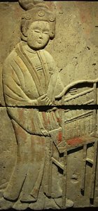 Stele, die einen Musiker darstellt
