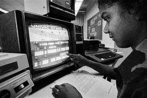 Bildungsprogramme, finanziert vom Office of Technology Assessment, einer Bundesbehörde, zur Unterstützung von Schulen