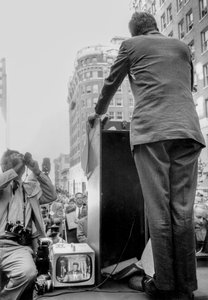 John F. Kennedy hält eine Wahlkampfrede in Seattle, WA von Ted Spiegel