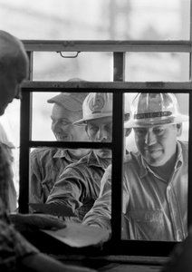 Bergleute erhalten Gehaltsschecks Mineralogen planen Tagebau in der Morenci-Mine für... von Ted Spiegel
