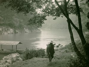 Fischer am Hozu-Fluss, Arashiyama-Viertel, Kyoto um 1900 - 1915 (Fotografie)