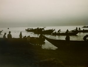 Japanischer Fischer auf See, um 1900 - 1915 von Teijiro Takagi