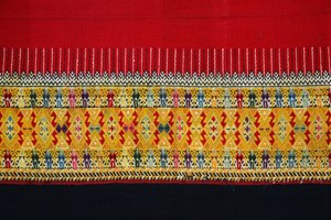 Stoff mit Doppelhakenmuster, Chom Thong, Chiang Mai, Thailand von Thai School