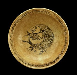 Steingutschale mit Fischmotiv, Sukhothai-Periode von Thai School