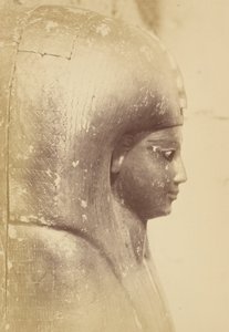 Nahaufnahme des Sarkophags der Königin Aah-Hotep (Profil)