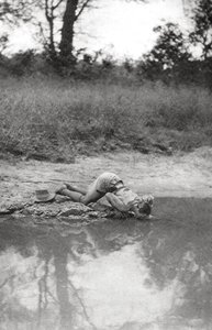 Errol Hinds trinkt, Mongalla nach Terrakekka, Sudan von Thomas A. Glover