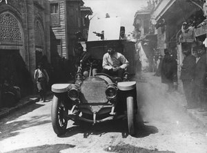 Ein gepanzertes Auto der Jungtürken, 1909 von Thomas E. and Horace Grant Grant