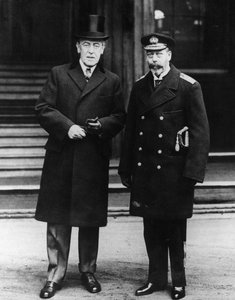 Der König posiert mit Präsident Wilson vor dem Buckingham Palace, 31. Dezember 1919 von Thomas E. and Horace Grant Grant
