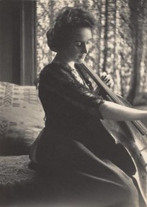 [Frau spielt Cello], 1880er Jahre von Thomas Eakins