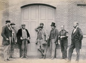 Personal in Holkham Hall, Norfolk, ca. 1863 von Thomas Harcourt Powell