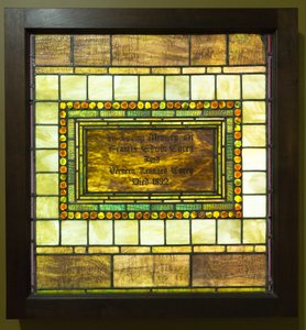 Lilien (Corey Memorial Window) von Tiffany and Company