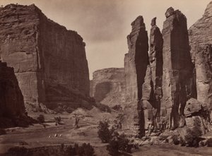 Cañon de Chelle. Wände des Grand Cañon etwa 1200 Fuß hoch. von Timothy H. O