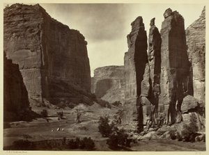 Cañon de Chelle, Wände des Grand Cañon, etwa 1200 Fuß hoch