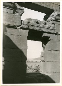 Architrav im Tempel, Naqa, Sudan, Fotografie von Ugo Monneret de Villard