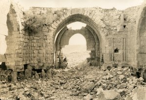 Innenraum der byzantinischen Basilika, Amman, Jordanien, Fotografie von Ugo Monneret de Villard, circa 1920 von Ugo Monneret de Villard