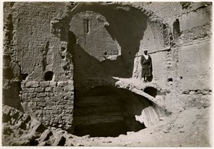 Großer Turm (Qasr) des Klosters, Assuan, Ägypten, Fotografie von Ugo Monneret de Villard von Ugo Monneret de Villard