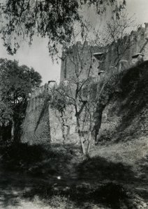 Außenmauer der Kirche Unserer Lieben Frau Maria von Zion, Axum, Äthiopien, Fotografie von Ugo Monneret de Villard von Ugo Monneret de Villard