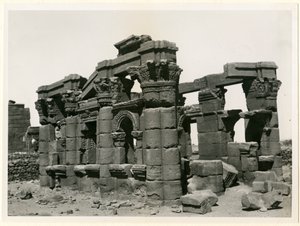 Römischer Kiosk, Naqa, Sudan, Fotografie von Ugo Monneret de Villard von Ugo Monneret de Villard