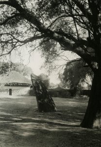 Stele in Axum, Äthiopien, Fotografie von Ugo Monneret de Villard, ca. 1937 von Ugo Monneret de Villard