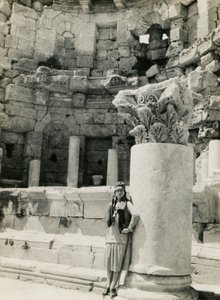 Das Nymphäum, griechisch-römische Stadt Gerasa (heute Jerash), Fotografie von Ugo Monneret de Villard, ca. 1930 von Ugo Monneret de Villard