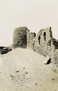 Turm des Klosters St. Simeon, Assuan, Ägypten von Ugo Monneret de Villard