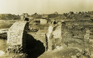 Dreilappiges Gebäude, al-Fustat, Ägypten, Fotografie von Ugo Monneret de Villard von Ugo Monneret de Villard