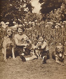 -Und Freunde, Prinzessinnen Elizabeth und Mary in der Royal Lodge, Windsor, um 1936-1937