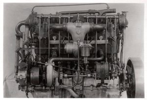 115 PS Daimler-Luftschiffmotor des Zeppelin LZ 6, um 1909-1910 1933