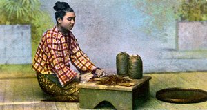Eine burmesische Frau macht Zigarren, um 1900