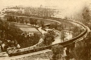 Ein gigantischer Güterzug mit vierundfünfzig Waggons, gezogen von einer Lokomotive, Chicago und Nordwestbahn, 193 von Unbekannt
