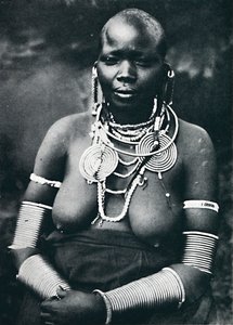 Eine Massai-Matrone, 1912 von Unbekannt