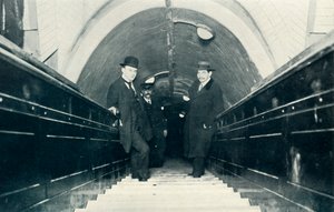 Eine bewegliche Treppe, 1922