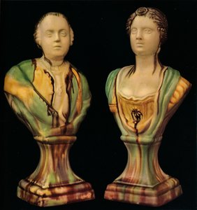 Ein Paar Staffordshire-Tonbüsten, die König George III. und Königin Charlotte darstellen von Unbekannt