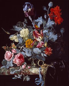 Eine Vase mit Blumen und einer Uhr von Unbekannt