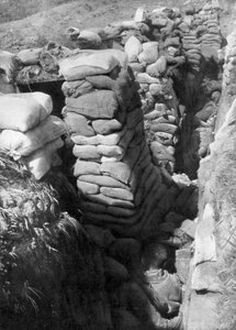 Ein eroberter deutscher Schützengraben und Bunkersystem, Souchez, Artois, Frankreich, 1. Juni 1915 von Unbekannt